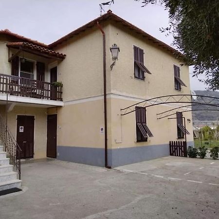 Casa Noemi, A Pochi Passi Dalle Spiagge E Dal Centro Di Arma Di Taggia. ภายนอก รูปภาพ