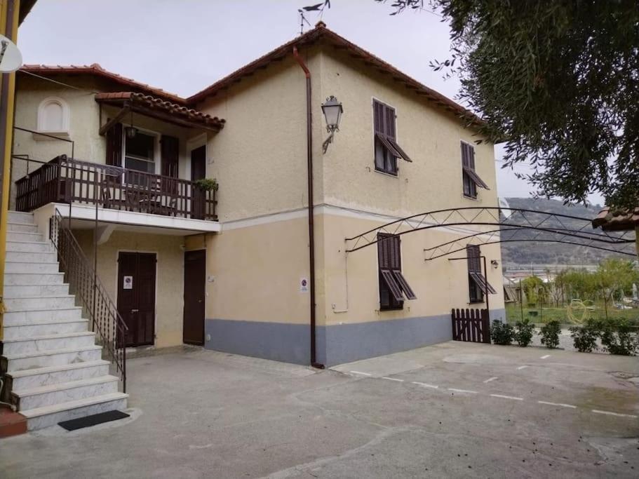 Casa Noemi, A Pochi Passi Dalle Spiagge E Dal Centro Di Arma Di Taggia. ภายนอก รูปภาพ
