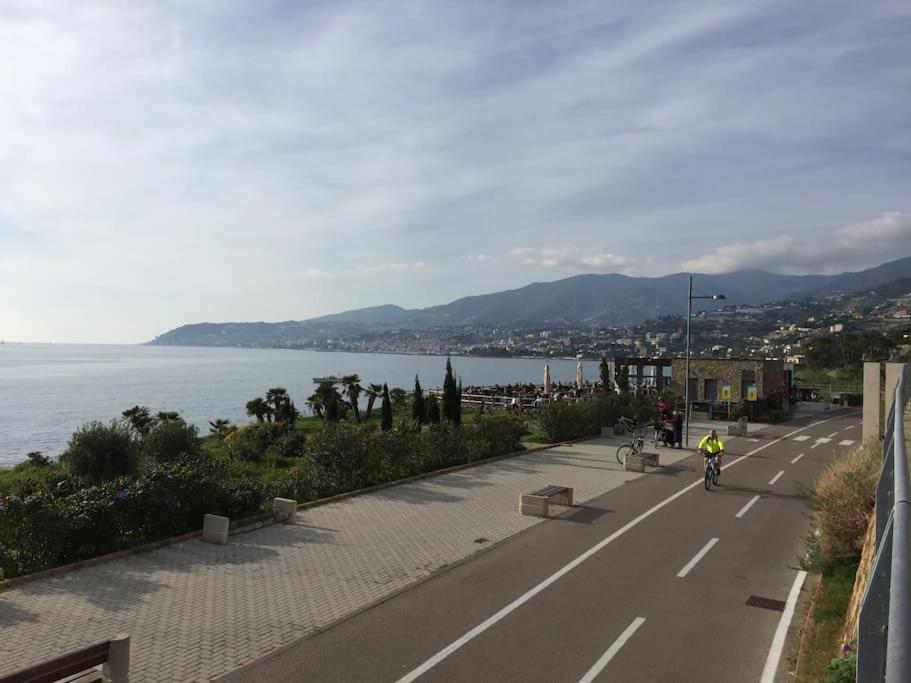 Casa Noemi, A Pochi Passi Dalle Spiagge E Dal Centro Di Arma Di Taggia. ภายนอก รูปภาพ